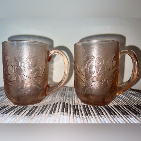 Vintage Arcoroc France Rosaline Pink Glass Mugs – Set of 2 - Picture 5 of 10